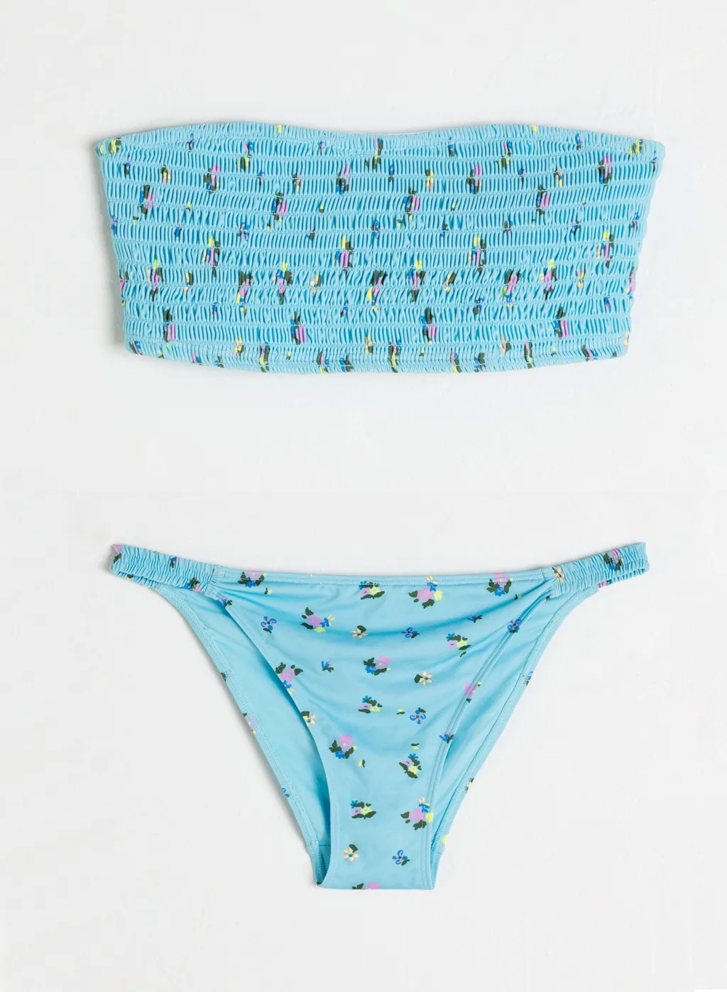 Hiếm lắm mới thấy Uyển &Acirc;n thả d&aacute;ng ở biển: Gần 85 ngh&igrave;n người thả tim, 1 nửa trong số đ&oacute; đều "hỏi thăm" 1 thứ- Ảnh 3.