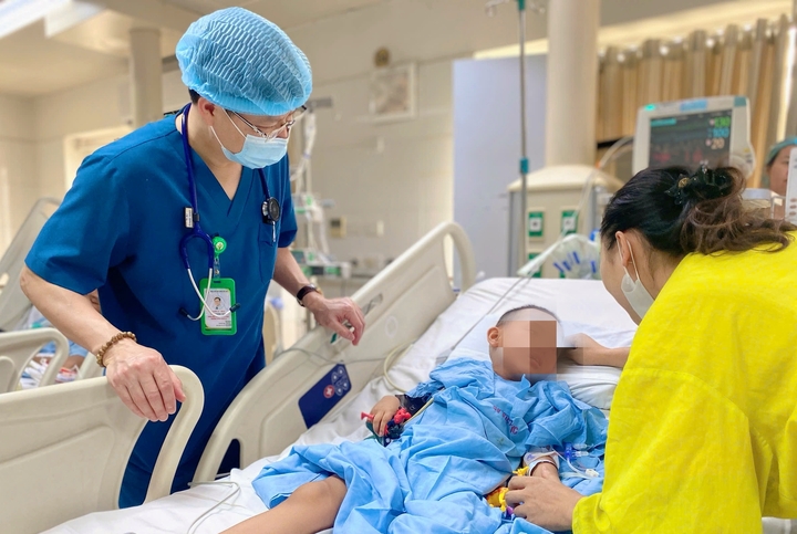 B&eacute; trai h&ocirc;n m&ecirc; sau vụ tai nạn tại Tam Đảo hồi sinh kỳ diệu- Ảnh 1.