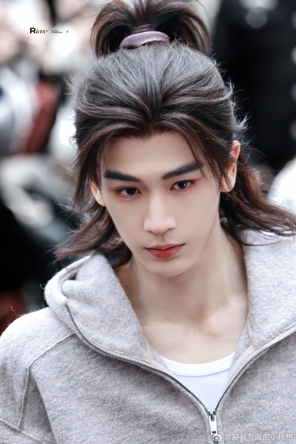 Mặt mộc giả dối của Trương Lăng H&aacute;ch- Ảnh 2.