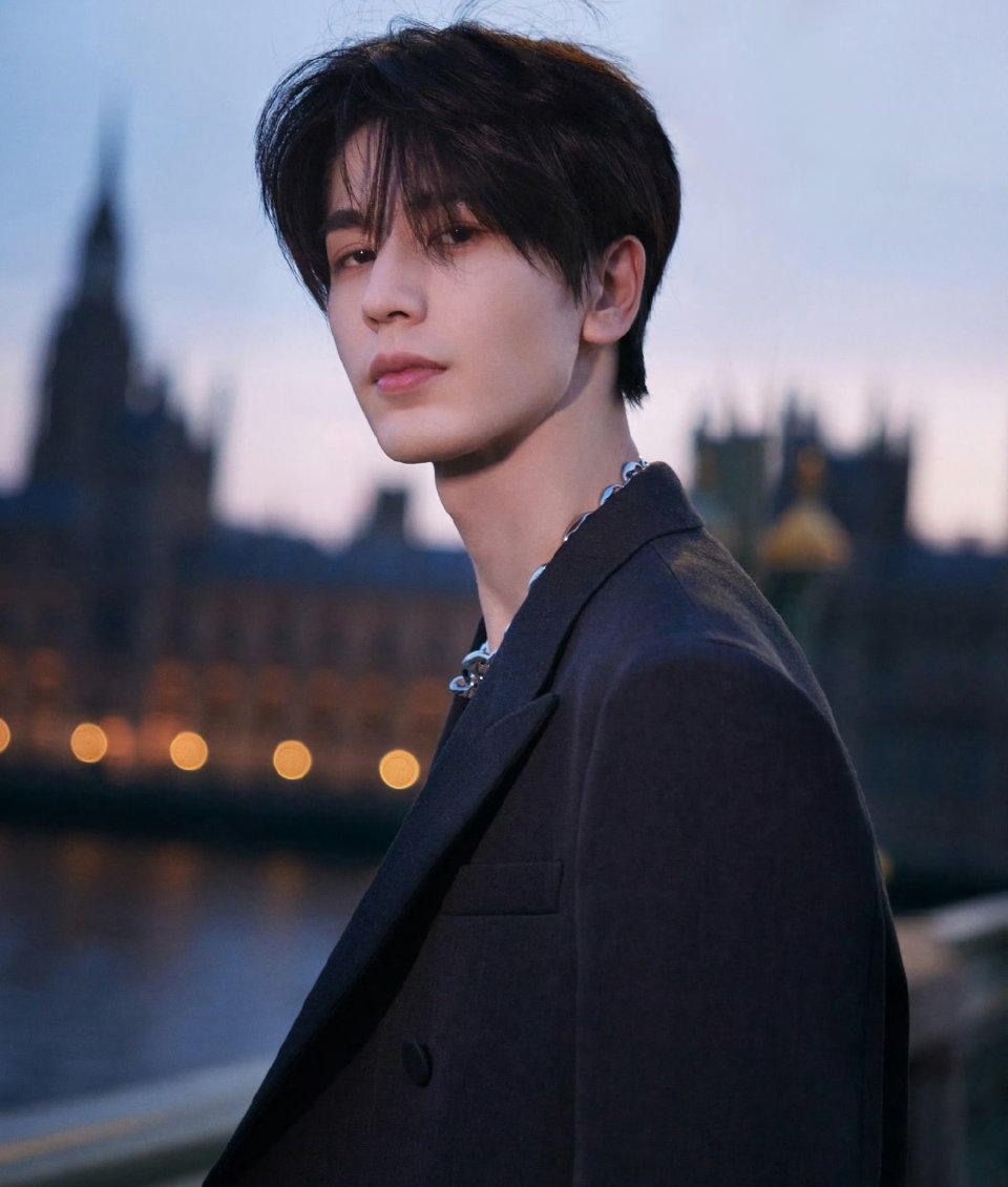 Mặt mộc giả dối của Trương Lăng H&aacute;ch- Ảnh 5.