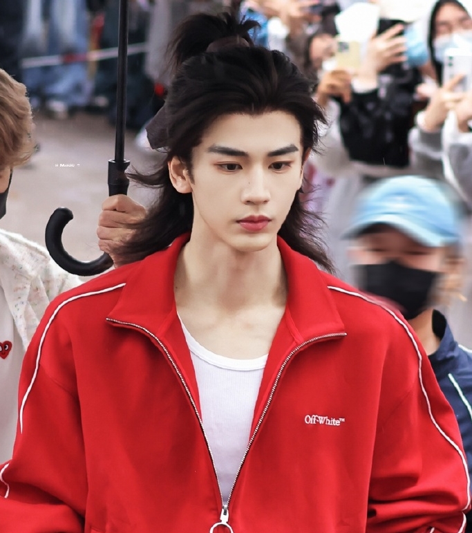 Mặt mộc giả dối của Trương Lăng H&aacute;ch- Ảnh 4.