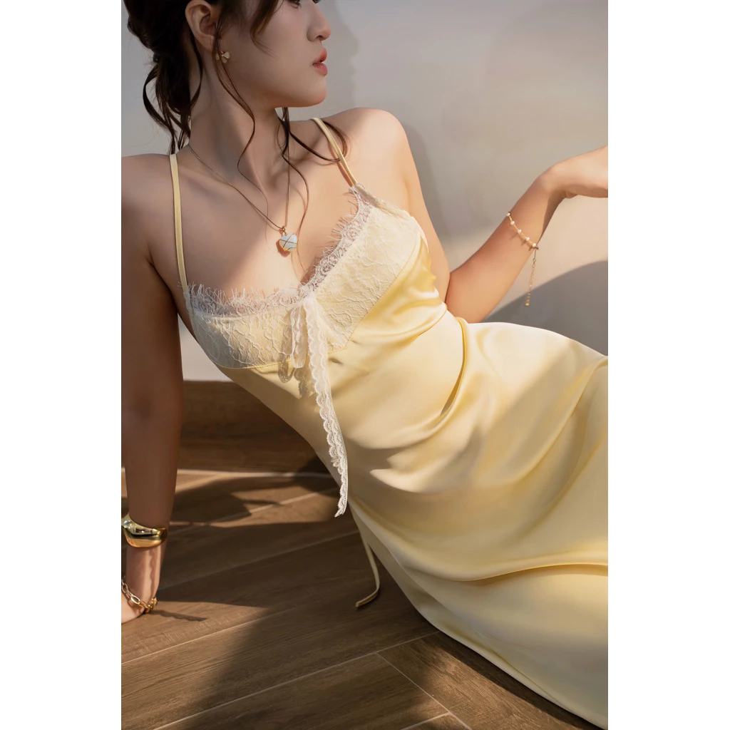 Hailey Bieber mặc chiếc v&aacute;y hot nhất m&ugrave;a h&egrave; 2026, chiếm hết spotlight ở Coachella - Ảnh 7.