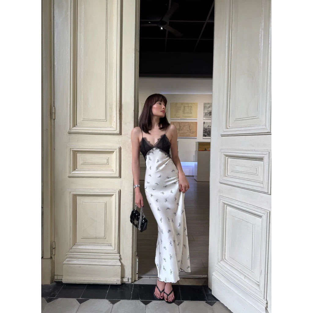 Hailey Bieber mặc chiếc v&aacute;y hot nhất m&ugrave;a h&egrave; 2026, chiếm hết spotlight ở Coachella - Ảnh 8.