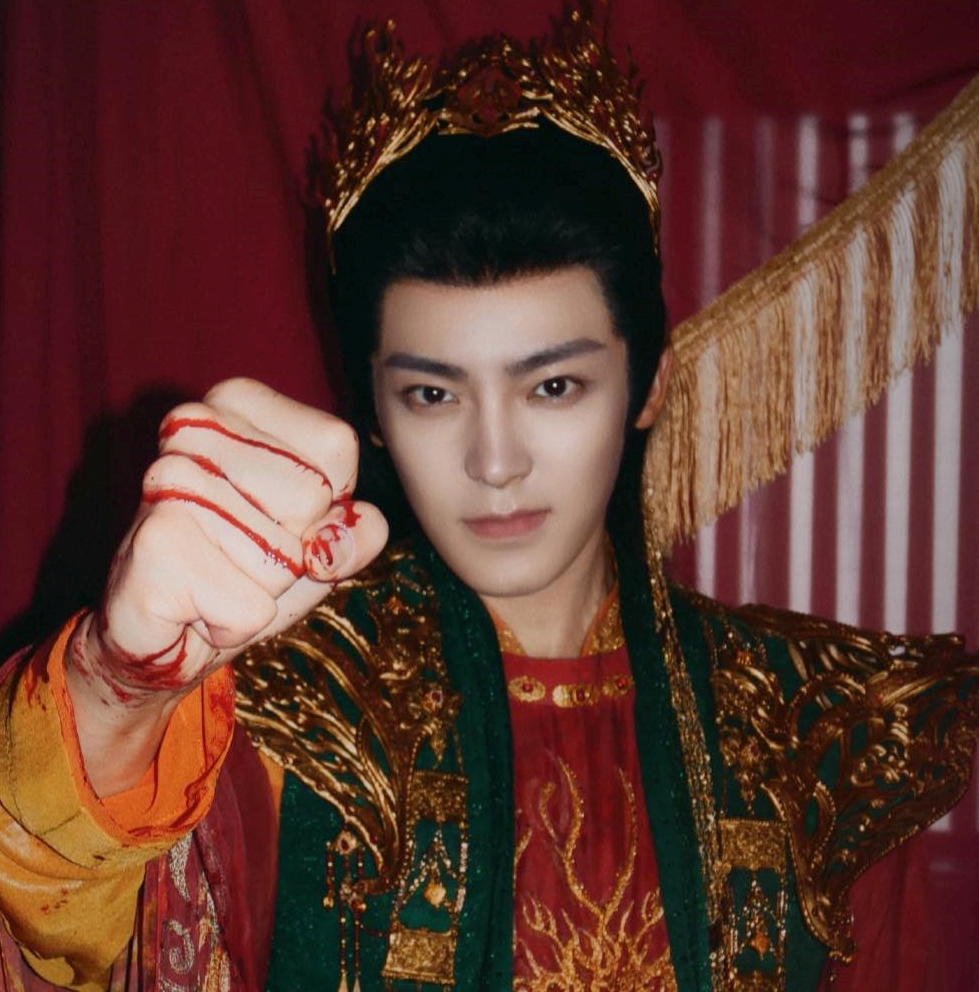 4 sao nam cổ trang xấu nhất Trung Quốc: Vương Hạc Đệ may qu&aacute; b&eacute;t bảng, hạng 1 l&ograve;e loẹt đến cay mắt- Ảnh 11.