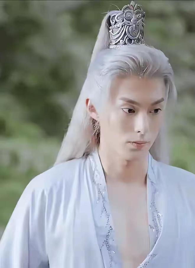 4 sao nam cổ trang xấu nhất Trung Quốc: Vương Hạc Đệ may qu&aacute; b&eacute;t bảng, hạng 1 l&ograve;e loẹt đến cay mắt- Ảnh 3.