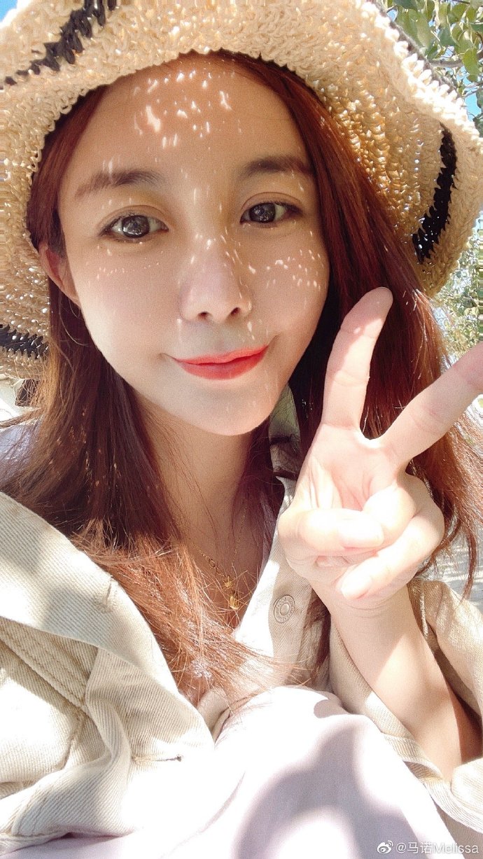 Cuộc sống hiện tại của cô gái từng viral với câu nói: "Tôi thà ngồi khóc trong xe BMW còn hơn ngồi cười sau xe đạp"? - Ảnh 4.