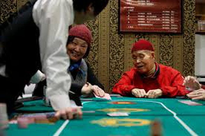 Xuất hiện viện dưỡng l&atilde;o cho ph&eacute;p c&aacute;c cụ chơi b&agrave;i, chơi m&aacute;y đ&aacute;nh bạc: Trước khi chơi phải tập thể dục- Ảnh 3.