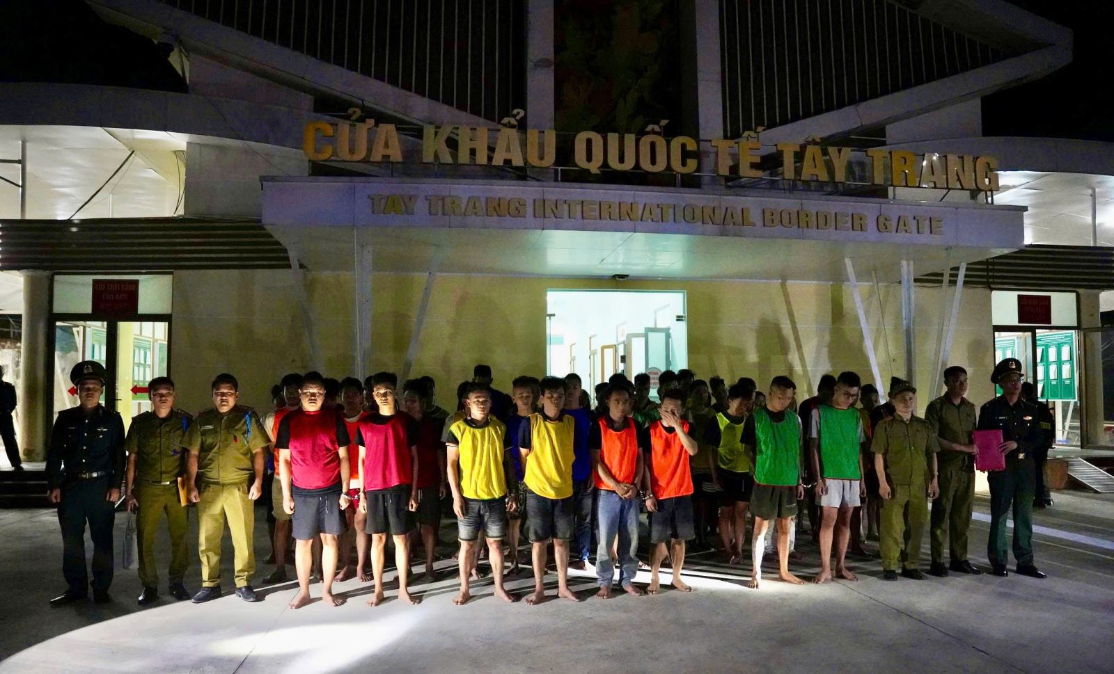 Bắt chủ mưu Dương Văn H&agrave; v&agrave; hơn 50 đối tượng trong một chuy&ecirc;n &aacute;n lớn - Ảnh 1.