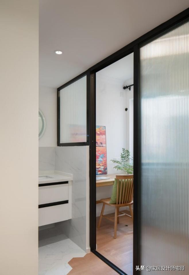 Lần đầu thấy căn hộ 53m&sup2; c&oacute; 3 ph&ograve;ng ngủ, 2 ph&ograve;ng kh&aacute;ch m&agrave; vẫn rộng r&atilde;i: C&aacute;ch cải tạo khiến ai cũng bất ngờ - Ảnh 5.