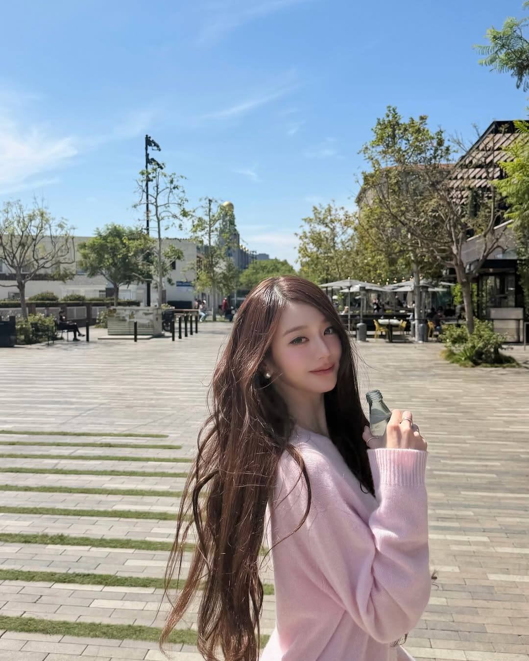 Chưa qua drama tranh center, c&ocirc;ng ch&uacute;a Kpop lại bị soi chỉnh ảnh đến cong cả ghế- Ảnh 1.