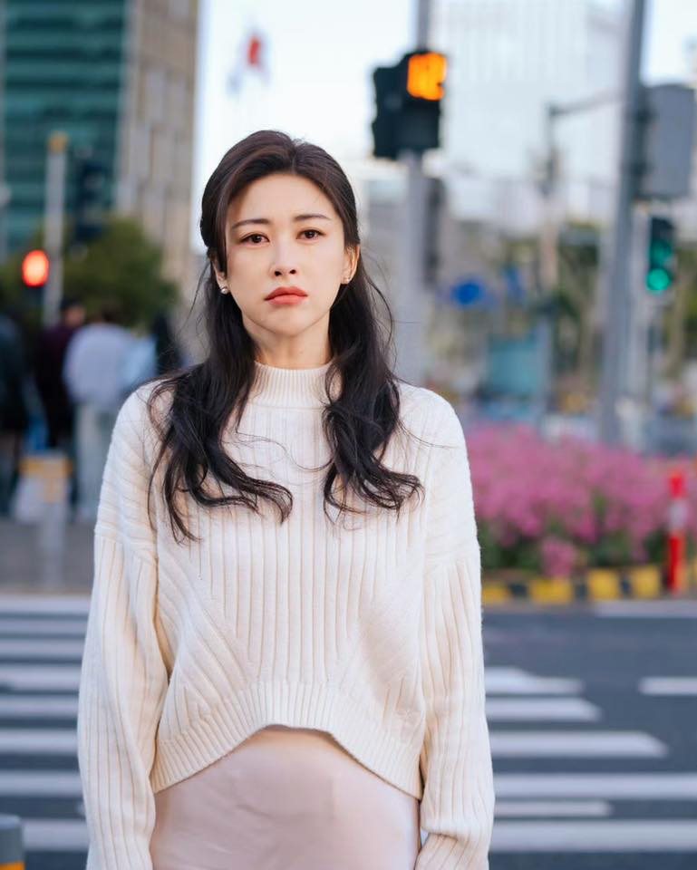 Ở đ&acirc;u ra lao c&ocirc;ng đẹp hơn cả phu nh&acirc;n h&agrave;o m&ocirc;n thế n&agrave;y: Kho&aacute;c bao tải vẫn to&aacute;t ra m&ugrave;i tiền, sang vừa th&ocirc;i chứ- Ảnh 10.