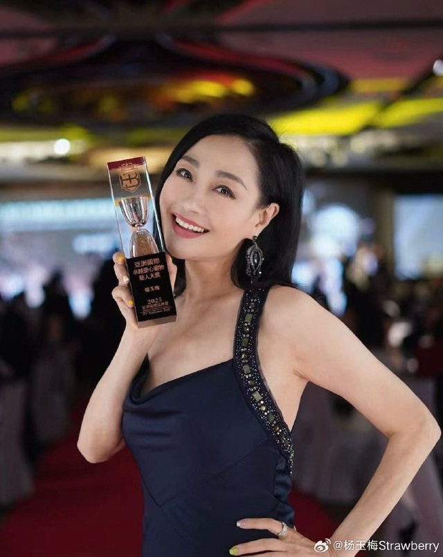 Bi kịch của "Hoa hậu &Aacute; ch&acirc;u đẹp nhất": 13 năm cung phụng bạn trai ung thư, nhận lại sự t&agrave;n nhẫn đ&uacute;ng ng&agrave;y cha qua đời- Ảnh 7.