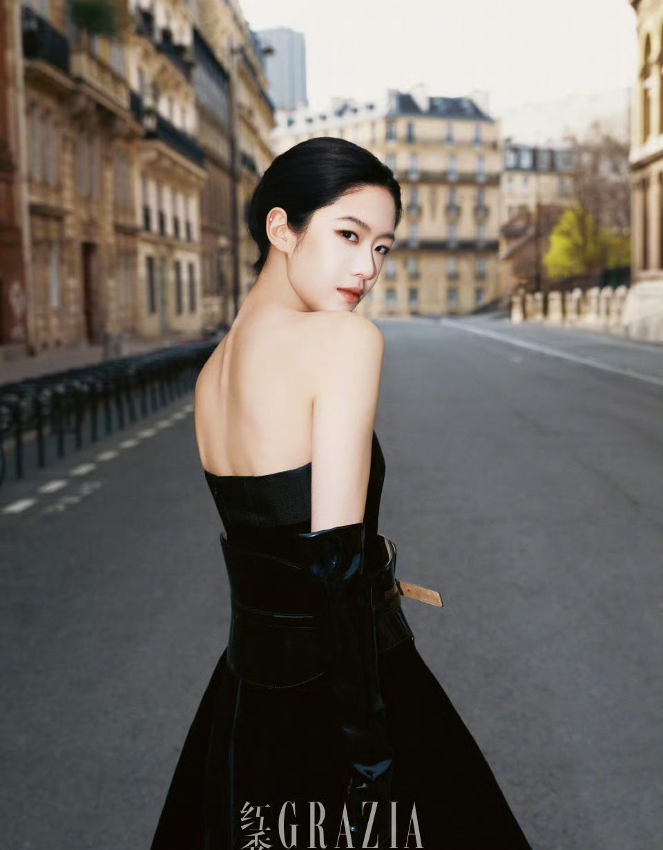 Đ&atilde; t&igrave;m ra bad girl đẹp nhất Trung Quốc: Ph&igrave; ph&egrave;o thuốc l&aacute; từ phim đến đời, gh&eacute;t đến mấy cũng kh&ocirc;ng d&aacute;m ch&ecirc; visual- Ảnh 9.