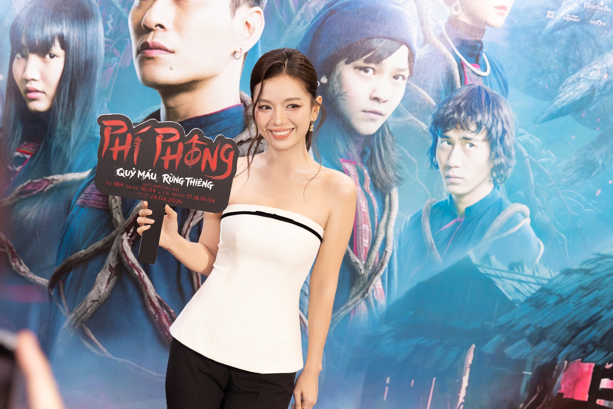 Ngọc nữ mới của Vbiz chính là “đoá hoa đẹp nhất giữa rừng hoa”, chụp bừa 1 tấm cũng tuyệt đối phong thần- Ảnh 3. Ngọc nữ mới của Vbiz chính là “đoá hoa đẹp nhất giữa rừng hoa”, chụp bừa 1 tấm cũng tuyệt đối phong thần- Ảnh 3.