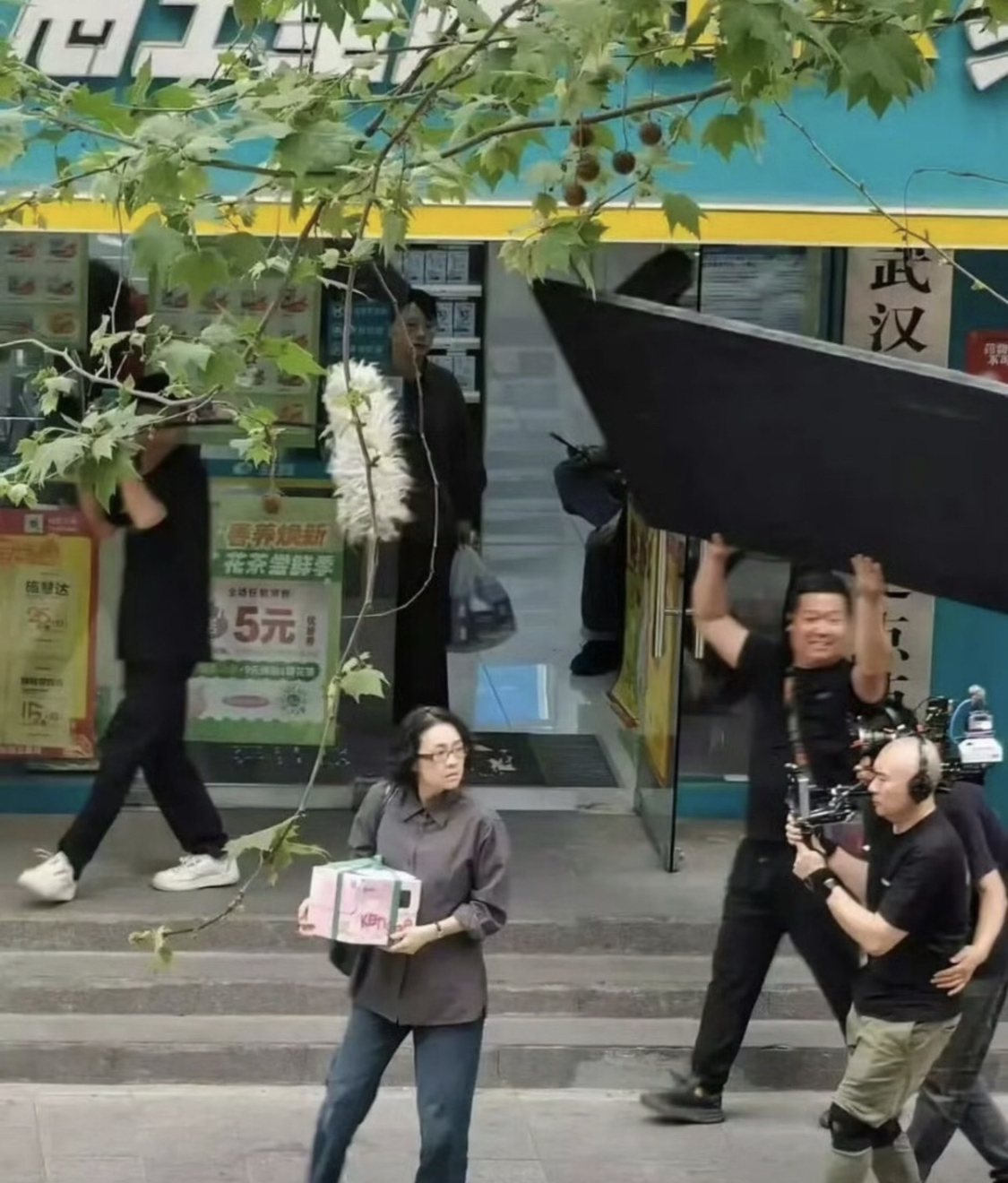 Ngoại h&igrave;nh l&ocirc;i th&ocirc;i lếch thếch của Chương Tử Di sau khi tăng 10kg- Ảnh 2.