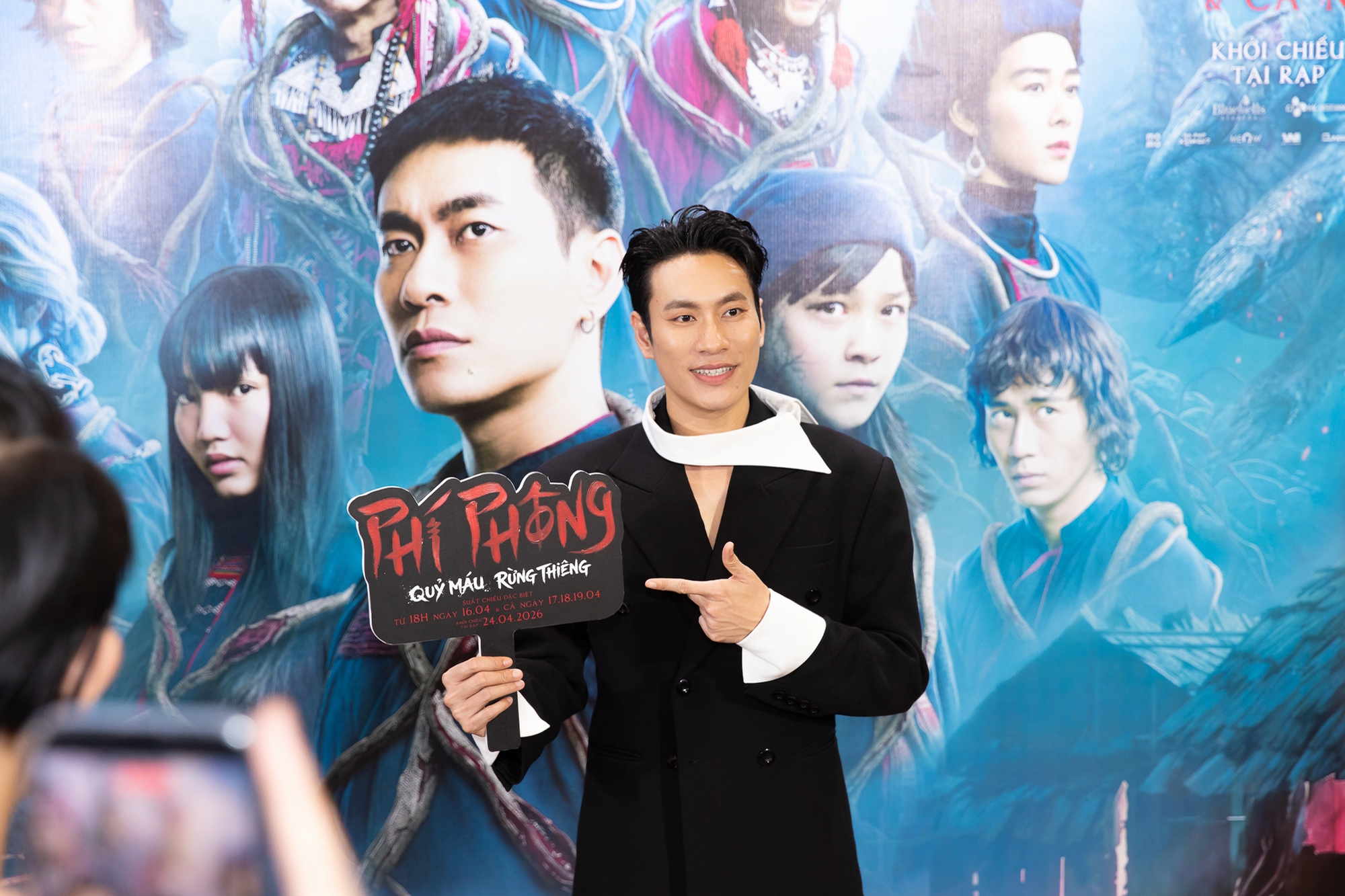 Thảm đỏ HOT nhất h&ocirc;m nay: Phương Anh Đ&agrave;o đọ sắc đen với Thi&ecirc;n &Acirc;n - Kỳ Duy&ecirc;n, V&otilde; Điền Gia Huy - HIEUTHUHAI đẹp trai hết nấc- Ảnh 6.