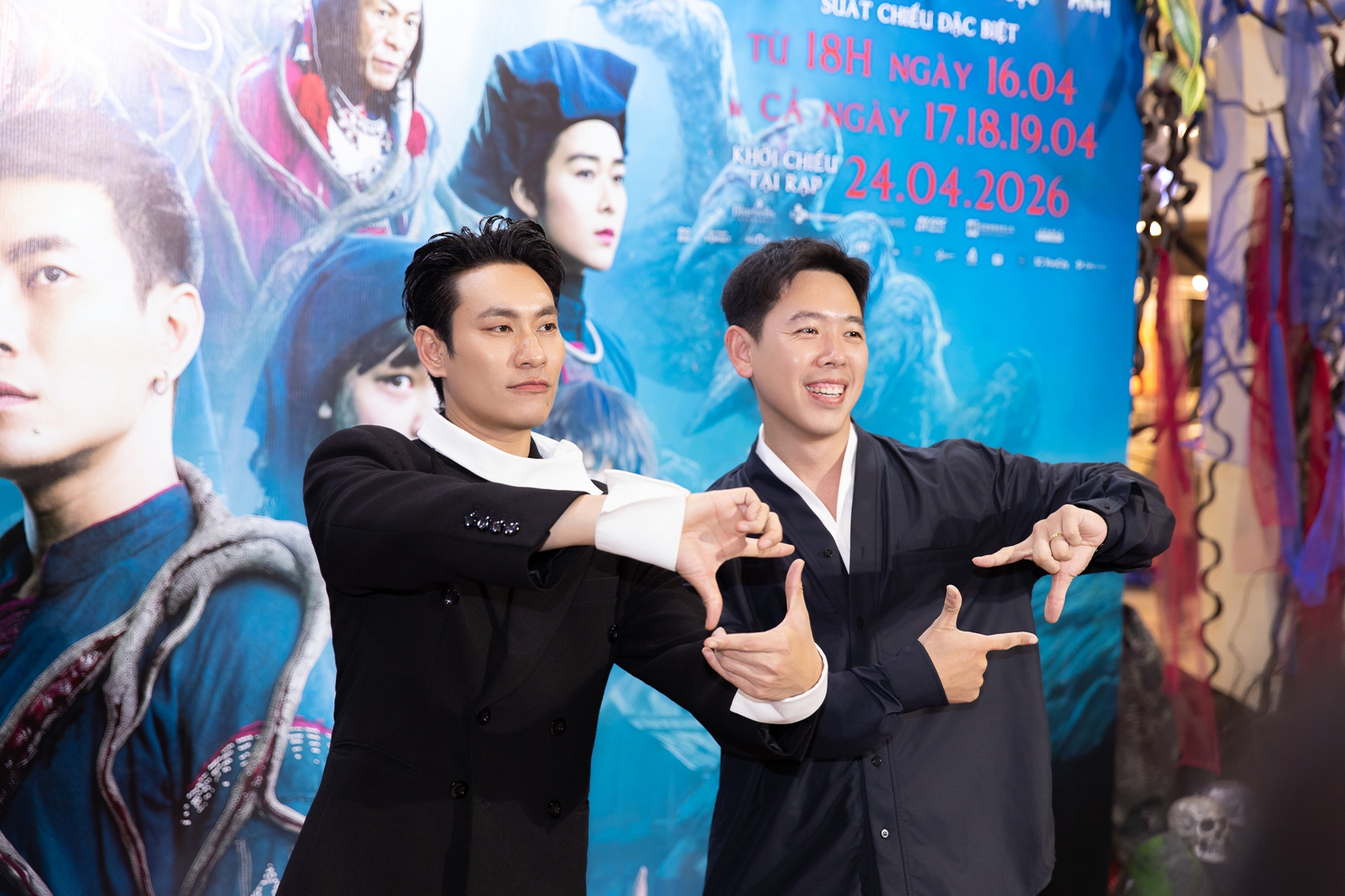 Thảm đỏ HOT nhất h&ocirc;m nay: Phương Anh Đ&agrave;o đọ sắc đen với Thi&ecirc;n &Acirc;n - Kỳ Duy&ecirc;n, V&otilde; Điền Gia Huy - HIEUTHUHAI đẹp trai hết nấc- Ảnh 12.