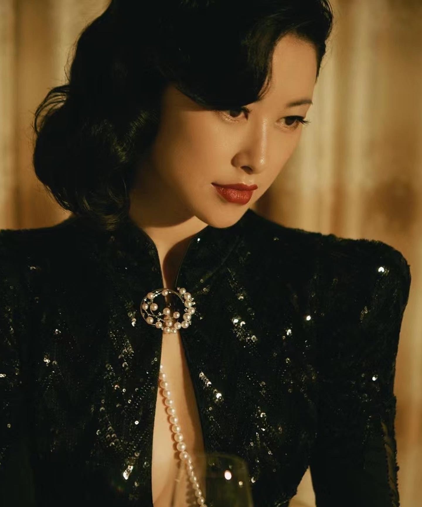 Ở đ&acirc;u ra lao c&ocirc;ng đẹp hơn cả phu nh&acirc;n h&agrave;o m&ocirc;n thế n&agrave;y: Kho&aacute;c bao tải vẫn to&aacute;t ra m&ugrave;i tiền, sang vừa th&ocirc;i chứ- Ảnh 9.