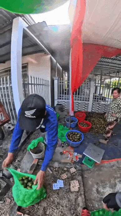 Shipper miền T&acirc;y: Giao đơn h&agrave;ng nặng 1kg được kh&aacute;ch cho ngược "vật" nặng 15kg, chở muốn cong xe nhưng kh&ocirc;ng thể bỏ- Ảnh 1.