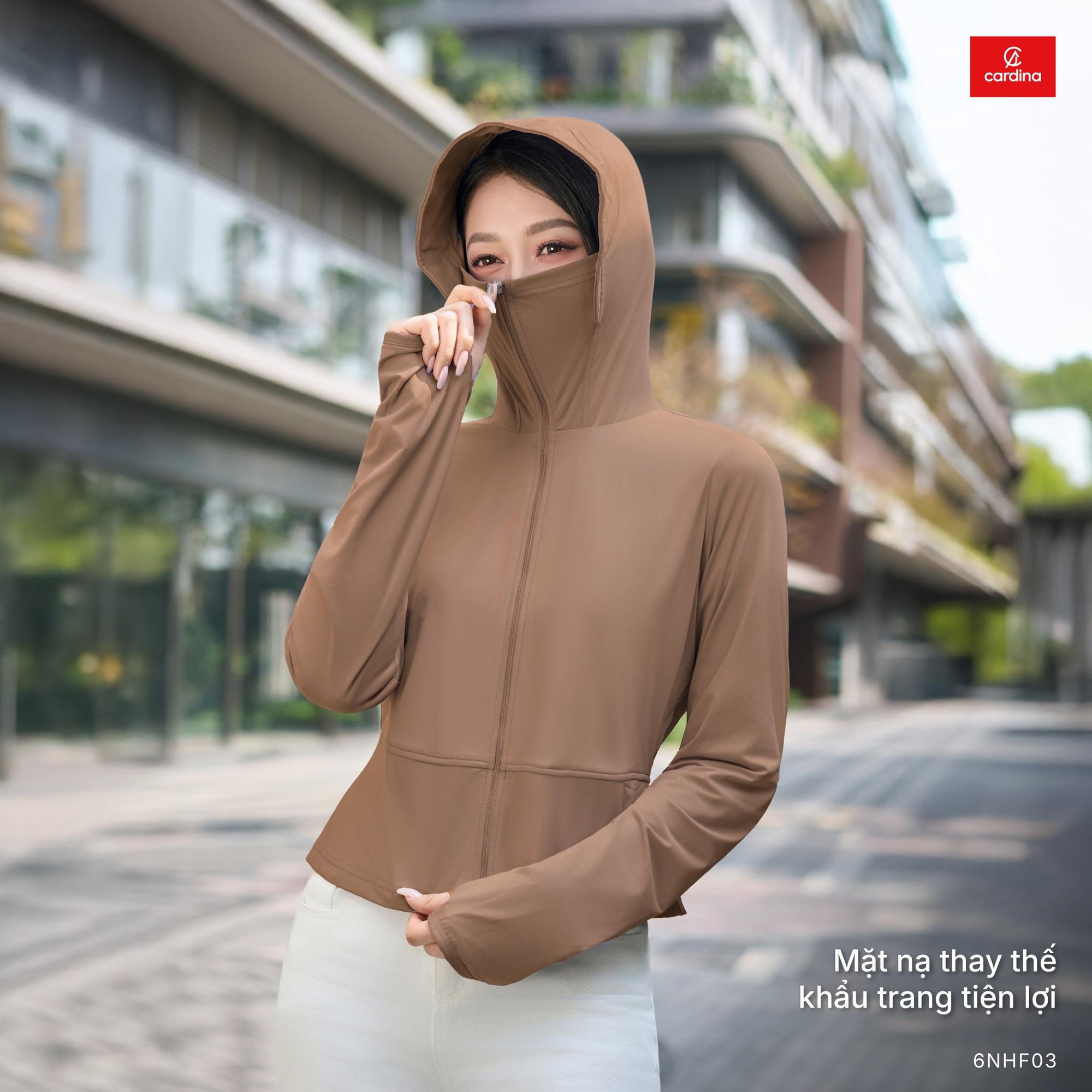 Học ngay bí kíp diện áo chống nắng mỏng nhẹ, mát lịm của Á hậu Bùi Phương Nga - Ảnh 2. Học ngay bí kíp diện áo chống nắng mỏng nhẹ, mát lịm của Á hậu Bùi Phương Nga - Ảnh 2.