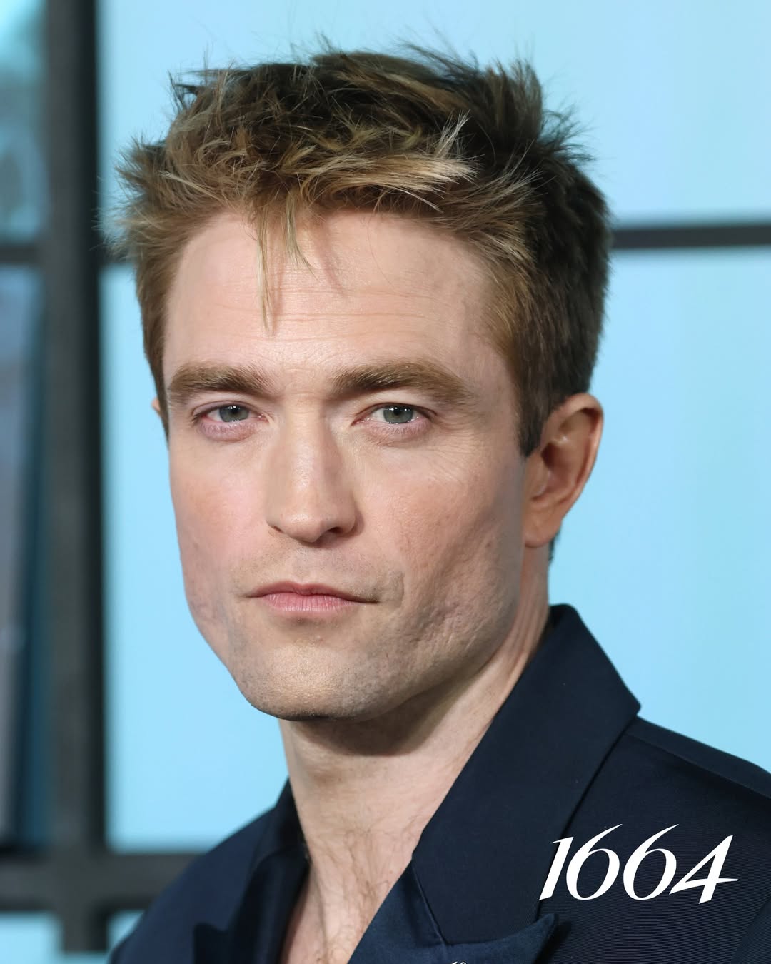 C&uacute; bắt tay lịch l&atilde;m giữa &ldquo;qu&yacute; &ocirc;ng m&agrave;n ảnh&rdquo; Robert Pattinson v&agrave; Thương hiệu bia Ph&aacute;p tinh tế 1664 Blanc - Ảnh 3.