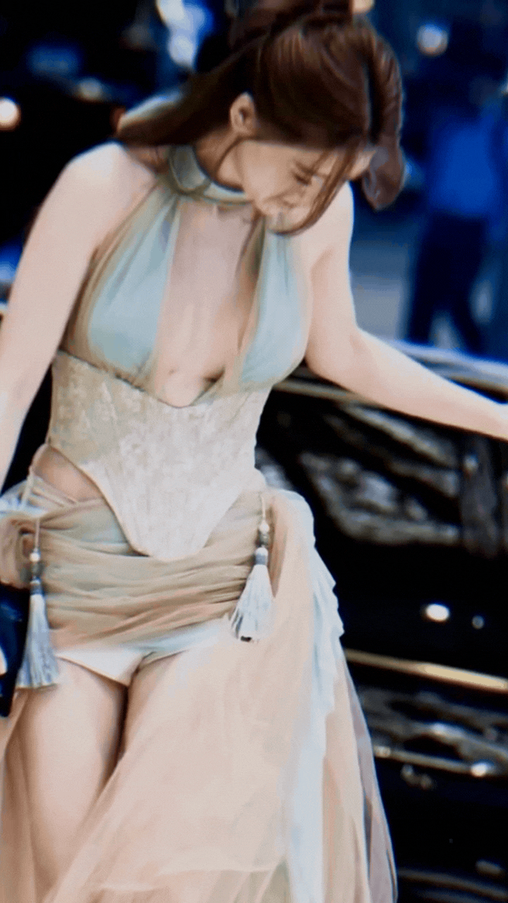 C&uacute; vấp của mỹ nh&acirc;n Việt đẹp chấp Hoa hậu khiến c&otilde;i mạng d&aacute;n mắt, nhan sắc cỡ n&agrave;y l&agrave;m g&igrave; cũng hot - Ảnh 2.