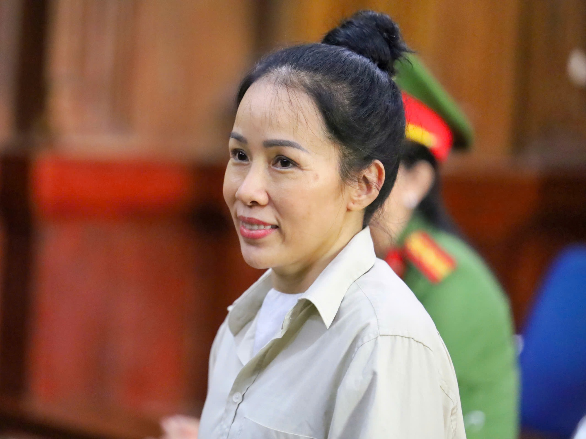 Hình ảnh mới nhất của Youtuber Đinh Lan tại phiên toà liên quan Nguyễn Phương Hằng - Ảnh 2.