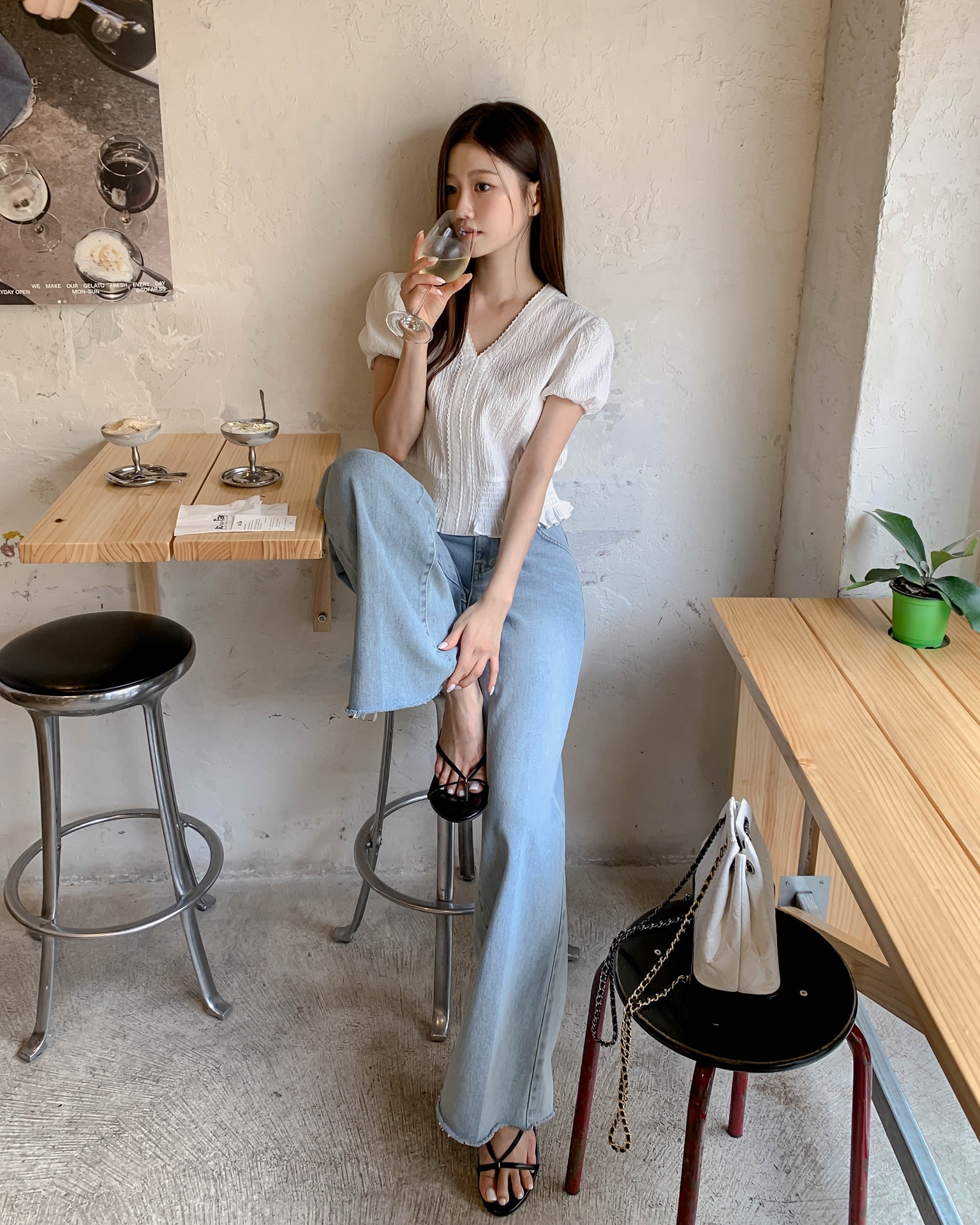 Mẫu &aacute;o m&ugrave;a h&egrave; xứng đ&aacute;ng mặc từ c&ocirc;ng sở ra phố, l&ecirc;n h&igrave;nh "sống ảo" cực nổi- Ảnh 9.