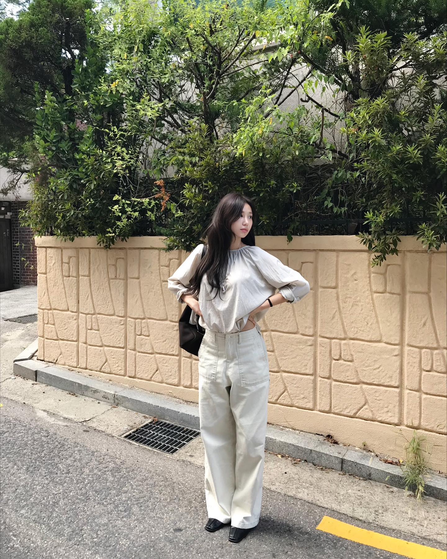 Mẫu &aacute;o m&ugrave;a h&egrave; xứng đ&aacute;ng mặc từ c&ocirc;ng sở ra phố, l&ecirc;n h&igrave;nh "sống ảo" cực nổi- Ảnh 13.