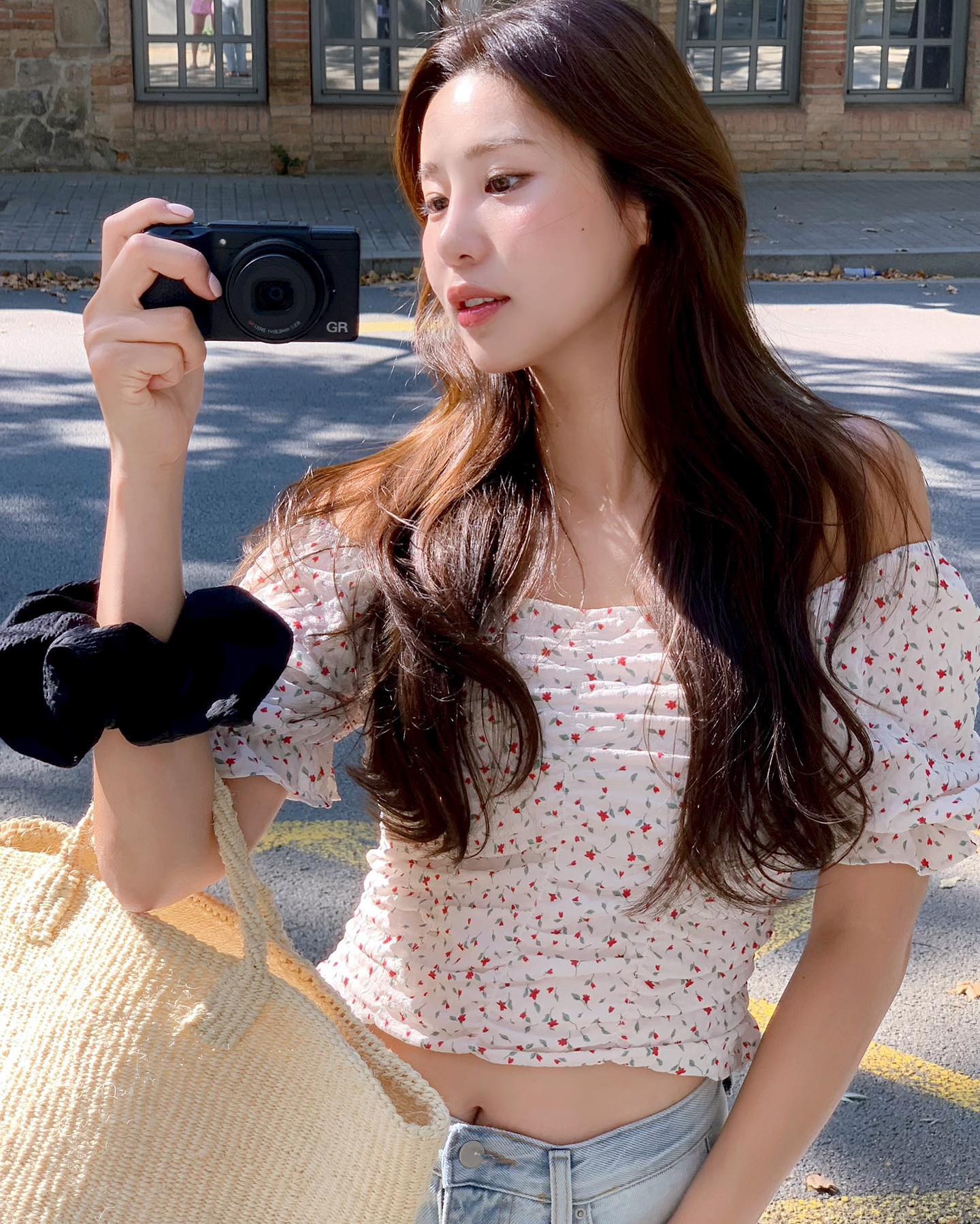 Mẫu &aacute;o m&ugrave;a h&egrave; xứng đ&aacute;ng mặc từ c&ocirc;ng sở ra phố, l&ecirc;n h&igrave;nh "sống ảo" cực nổi- Ảnh 8.