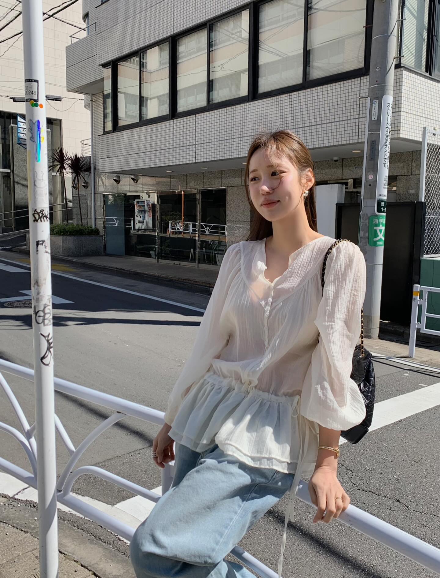 Mẫu &aacute;o m&ugrave;a h&egrave; xứng đ&aacute;ng mặc từ c&ocirc;ng sở ra phố, l&ecirc;n h&igrave;nh "sống ảo" cực nổi- Ảnh 7.