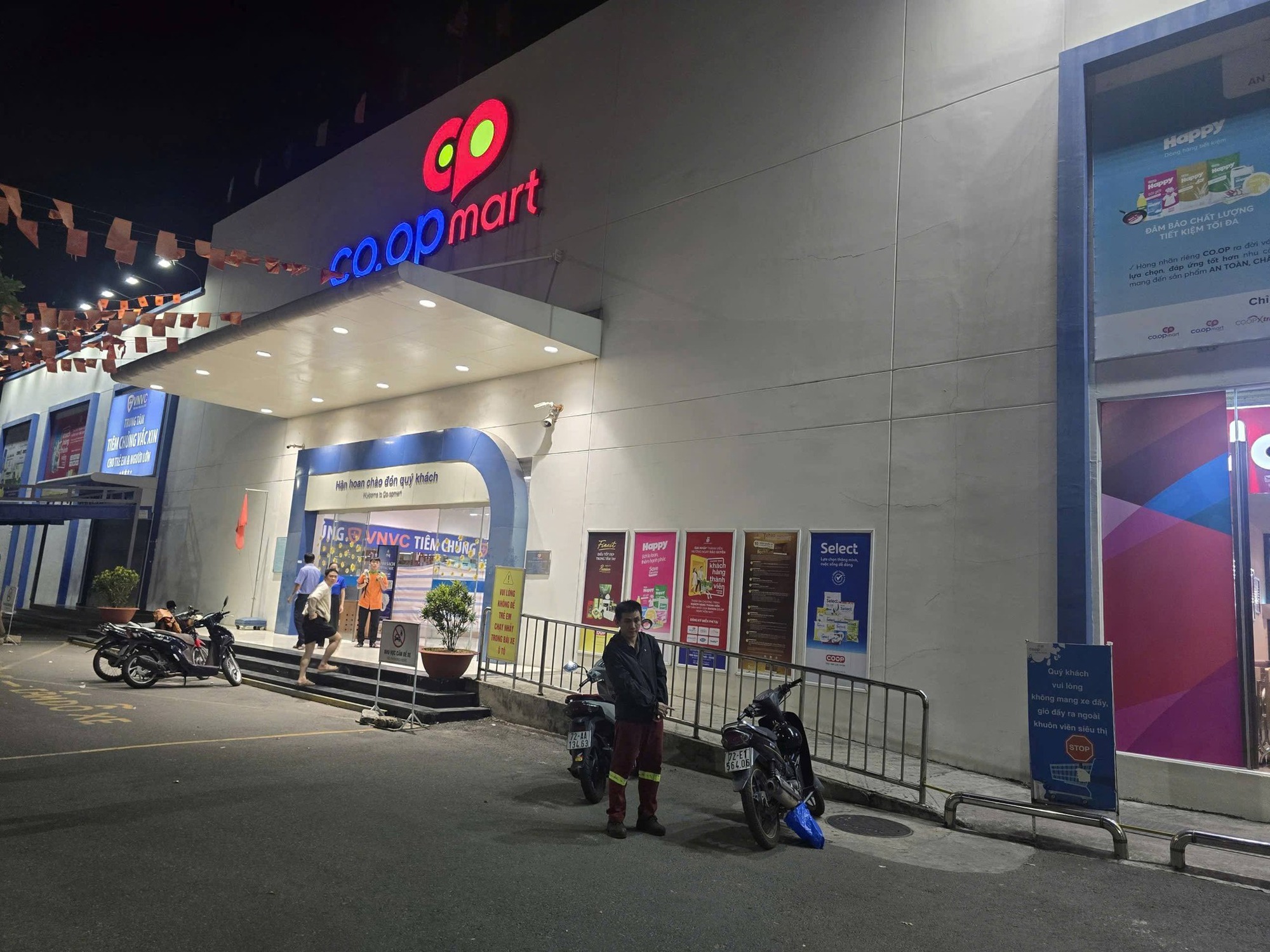 Bắt Lê Văn Sơn, người trộm xe máy ở siêu thị Co.opmart Phú Mỹ- Ảnh 1.