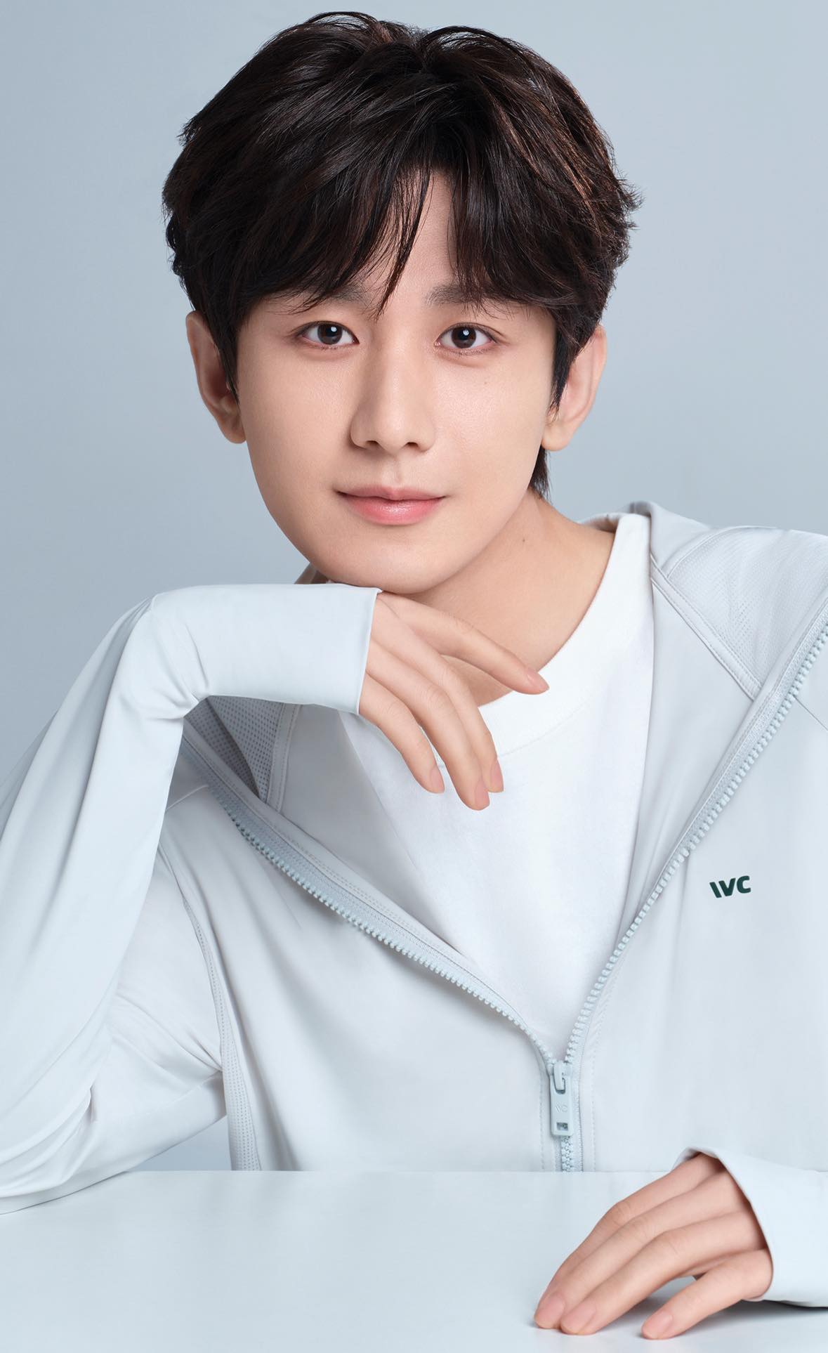 Sự hết thời của mỹ nam "x&eacute; couple" sốc nhất lịch sử showbiz: "Bay m&agrave;u" 13 hợp đồng trong 4 th&aacute;ng, chạm đ&aacute;y danh tiếng v&igrave; sống &iacute;ch kỷ- Ảnh 1.