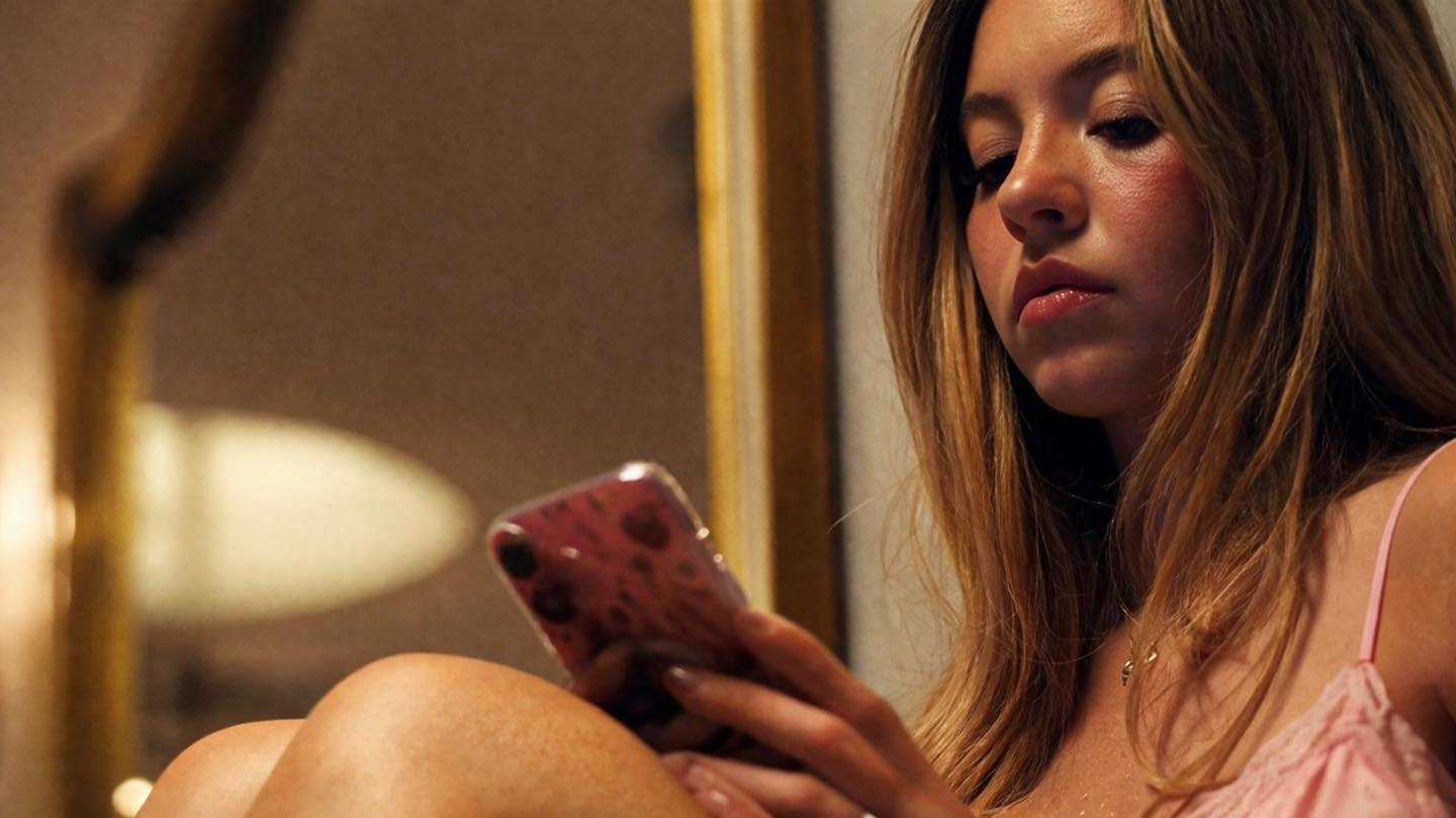 Cảnh n&oacute;ng đi&ecirc;n rồ đến mức bị cắt trong phim 18+ đang thống trị to&agrave;n cầu- Ảnh 5.