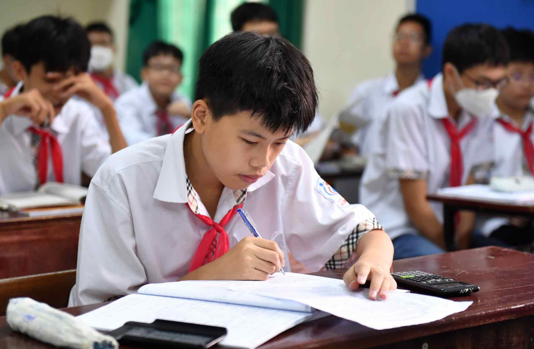 Một suy nghĩ rất dễ khiến học sinh H&agrave; Nội năm nay "sảy ch&acirc;n" khi đăng k&yacute; NV: Từ chọn trường dễ thở bỗng rơi v&agrave;o "chảo lửa" tuyển sinh!- Ảnh 1.