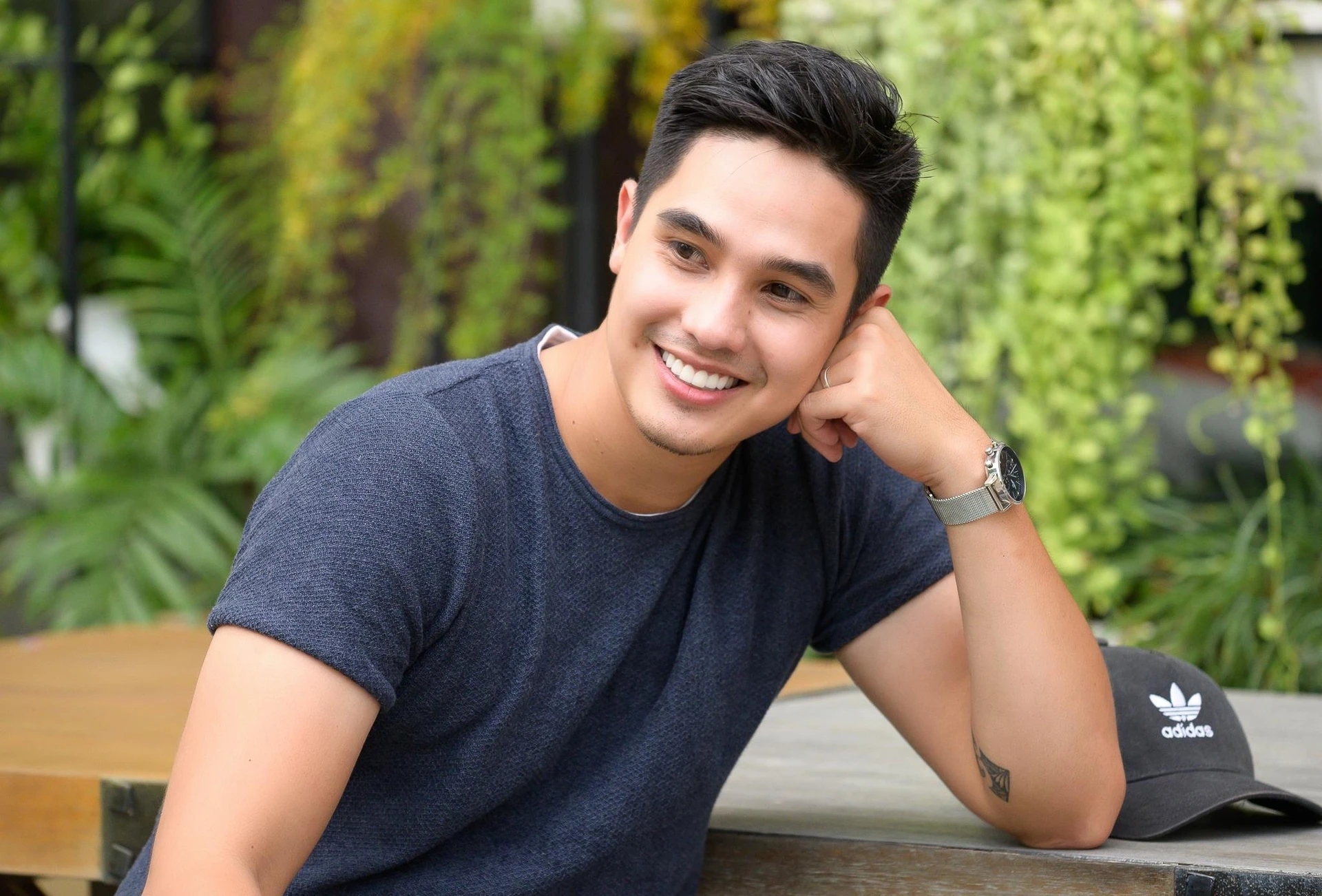 10 năm tr&ocirc;i qua đ&acirc;y vẫn l&agrave; bad boy đẹp nhất Vbiz: C&ocirc;ng tử từ phim đến đời, g&oacute;c n&agrave;o cũng "đểu" nhưng m&agrave; cuốn- Ảnh 4.