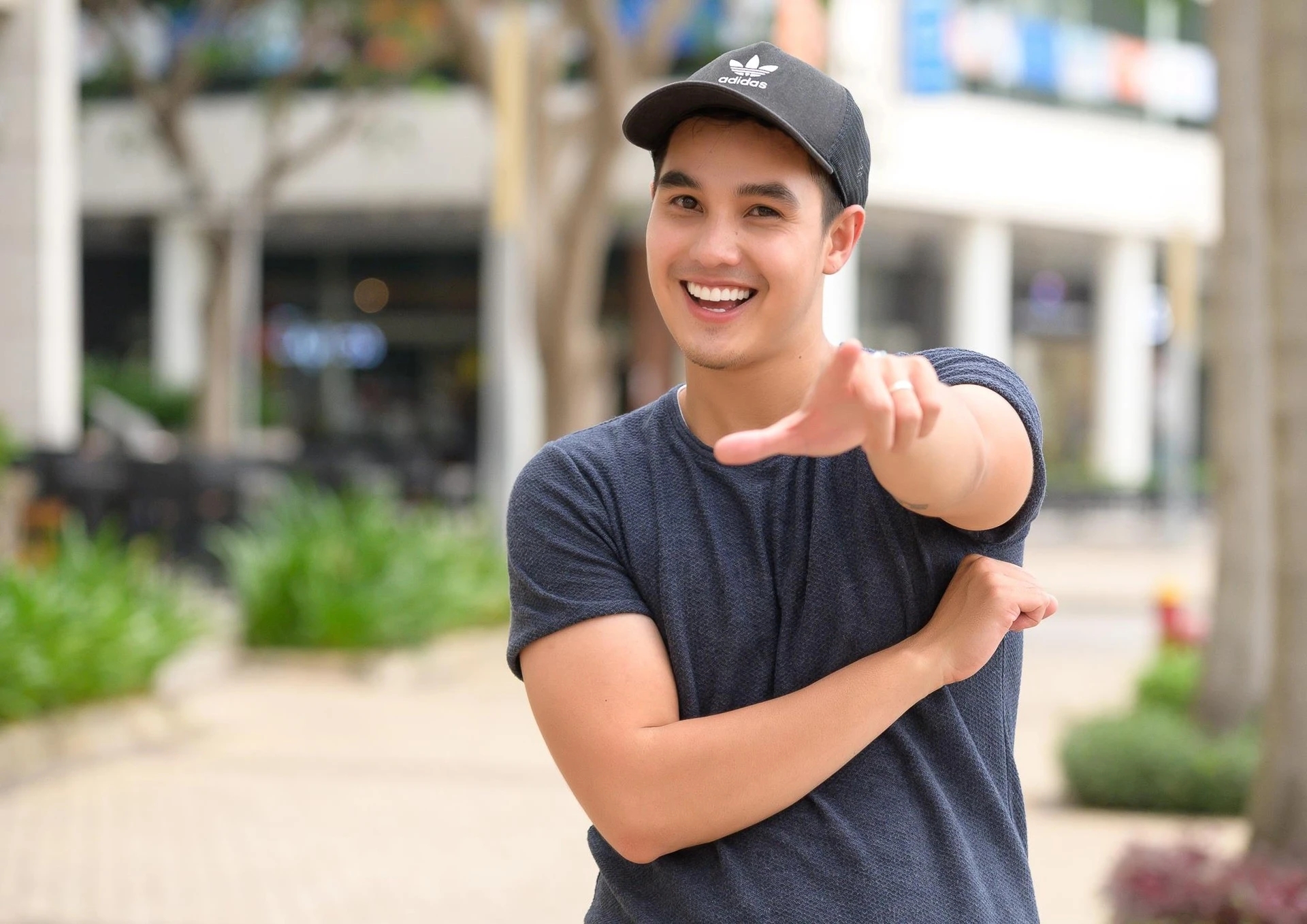 10 năm tr&ocirc;i qua đ&acirc;y vẫn l&agrave; bad boy đẹp nhất Vbiz: C&ocirc;ng tử từ phim đến đời, g&oacute;c n&agrave;o cũng "đểu" nhưng m&agrave; cuốn- Ảnh 3.