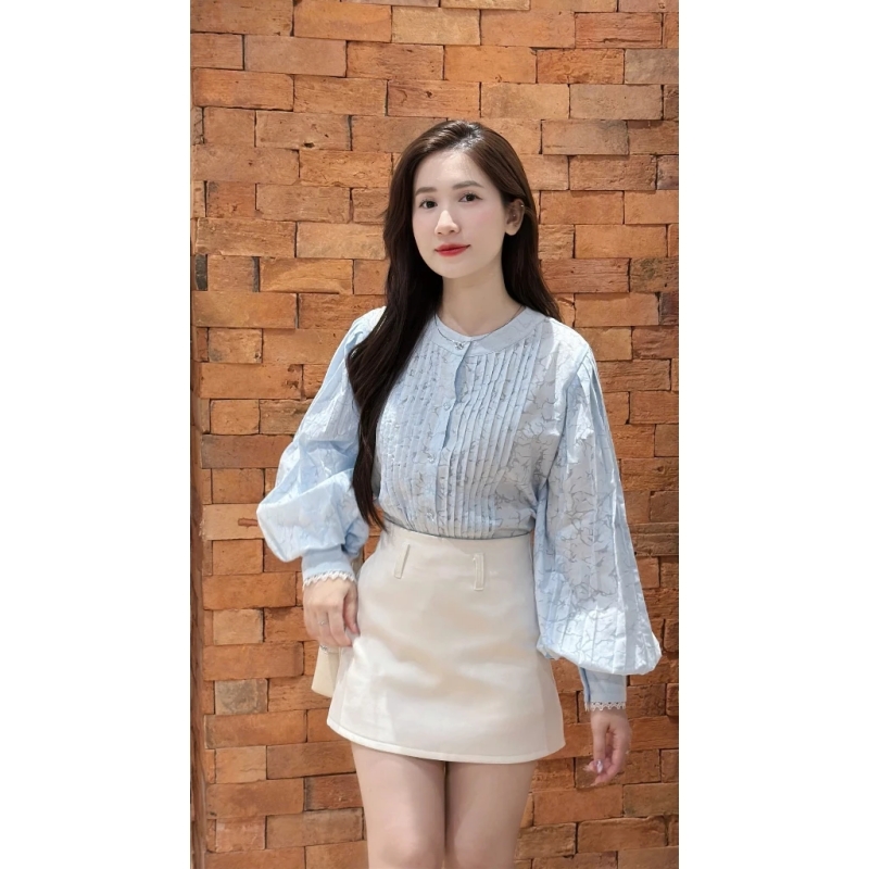 Xanh nhạt &ndash; gam m&agrave;u &ldquo;nhẹ t&ecirc;nh&rdquo; nhưng mặc l&ecirc;n l&agrave; sang: 4 c&ocirc;ng thức đi l&agrave;m chuẩn thanh lịch - Ảnh 10.