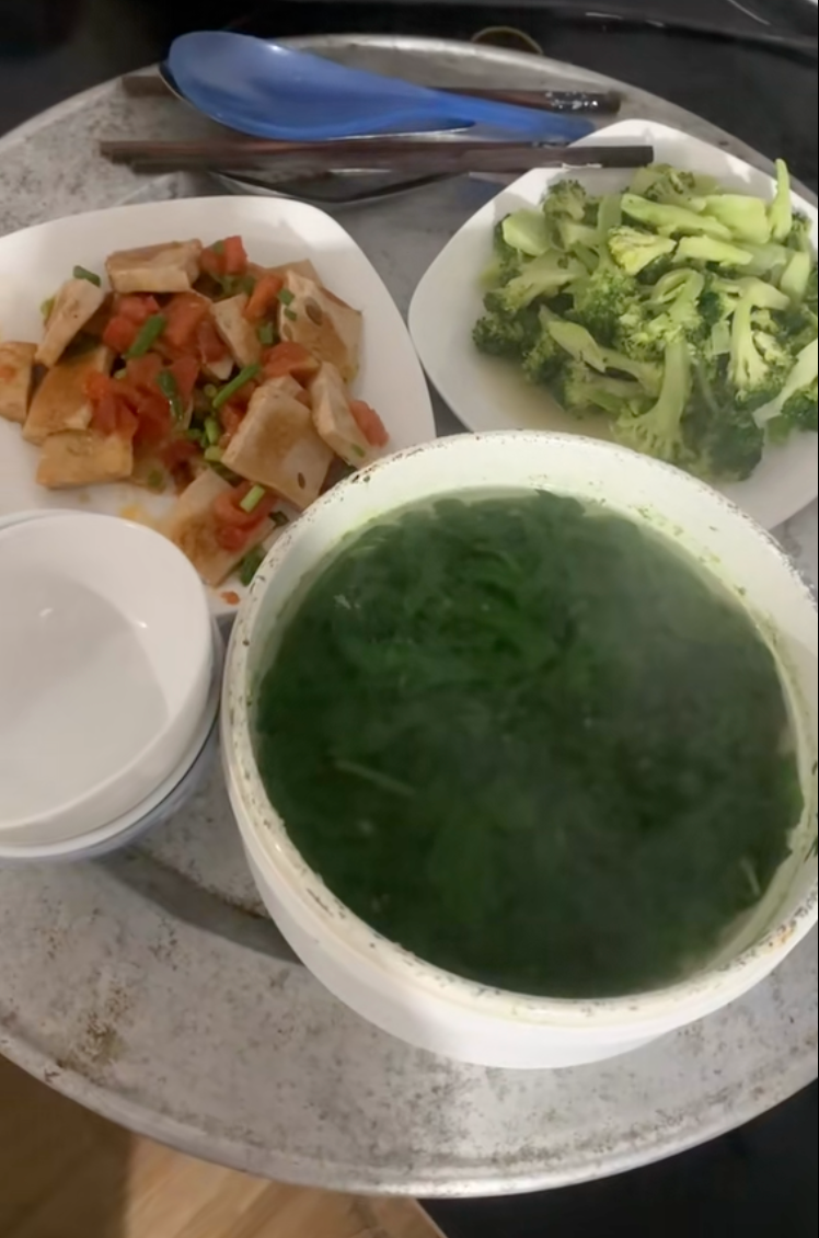 3 mẹ con sống ở H&agrave; Nội: Chi ti&ecirc;u 2 triệu tiền ăn mỗi th&aacute;ng v&agrave; c&aacute;ch một người mẹ đơn th&acirc;n c&acirc;n đối chi ti&ecirc;u mỗi ng&agrave;y- Ảnh 1.