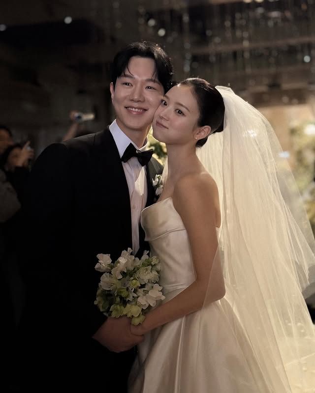 H&ocirc;n lễ khiến cả showbiz dậy s&oacute;ng tranh c&atilde;i, c&ocirc; d&acirc;u bị "n&eacute;m đ&aacute;" v&igrave; l&agrave;m tr&aacute;i một điều quen thuộc- Ảnh 4.