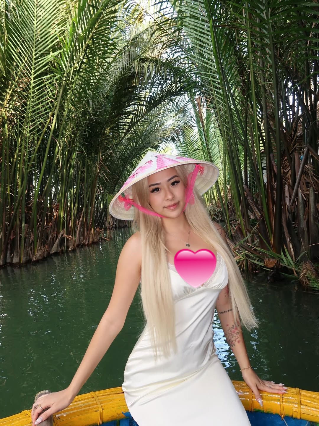 Kh&aacute;ch T&acirc;y xếp h&agrave;ng trải nghiệm "miền T&acirc;y giữa l&ograve;ng phố cổ": Bộ m&ocirc;n thuyền th&uacute;ng hot nhất h&egrave; n&agrave;y- Ảnh 1.