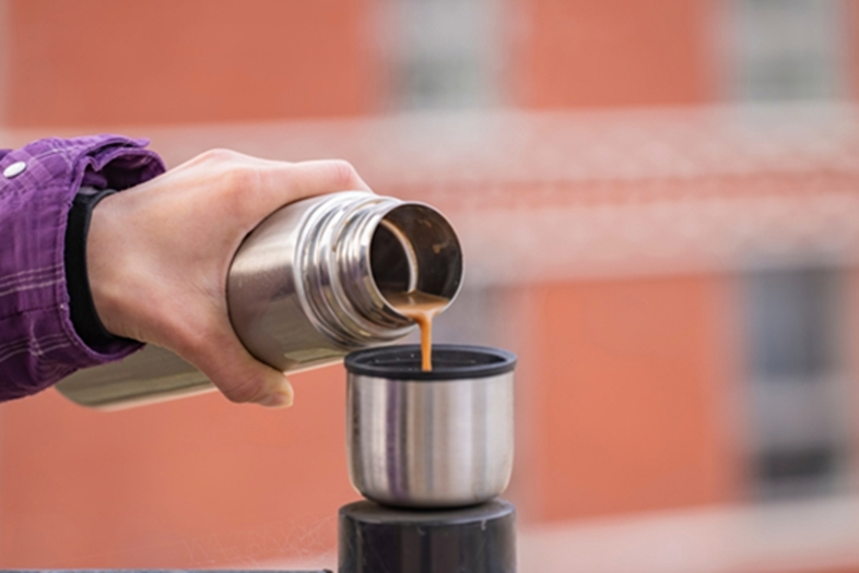 Nam t&agrave;i xế 50 tuổi mắc h&agrave;ng loạt bệnh hiểm ngh&egrave;o v&igrave; chiếc cốc giữ nhiệt, b&aacute;c sĩ nhắc: 7 loại nước tuyệt đối kh&ocirc;ng để trong loại cốc n&agrave;y- Ảnh 1.