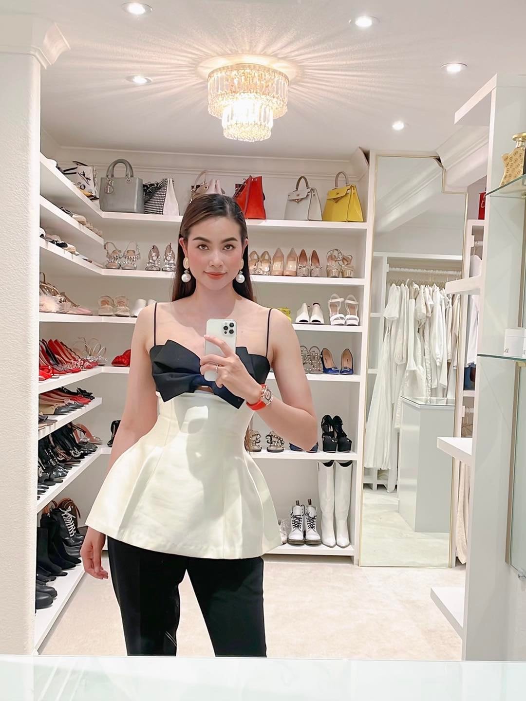 H&eacute; lộ tổ ấm sang trọng của Phạm Hương khi đ&oacute;n bạn th&acirc;n đến thăm- Ảnh 5.