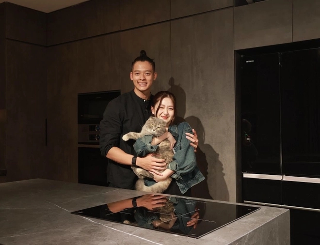 Tiểu thư S&agrave;i th&agrave;nh lấy chồng thạc sĩ điển trai: Sau đ&aacute;m cưới cổ t&iacute;ch mua lu&ocirc;n penthouse 11 tỷ, cả c&otilde;i mạng rần rần xin v&iacute;a - Ảnh 1.