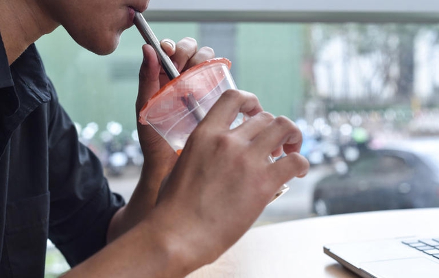 Nam thanh ni&ecirc;n 32 tuổi mắc tiểu đường v&igrave; "1 th&oacute;i quen"! B&aacute;c sĩ cảnh b&aacute;o: Tiểu đường trước tuổi 40 rất nguy hiểm, c&oacute; thể g&acirc;y suy tạng sớm- Ảnh 2.