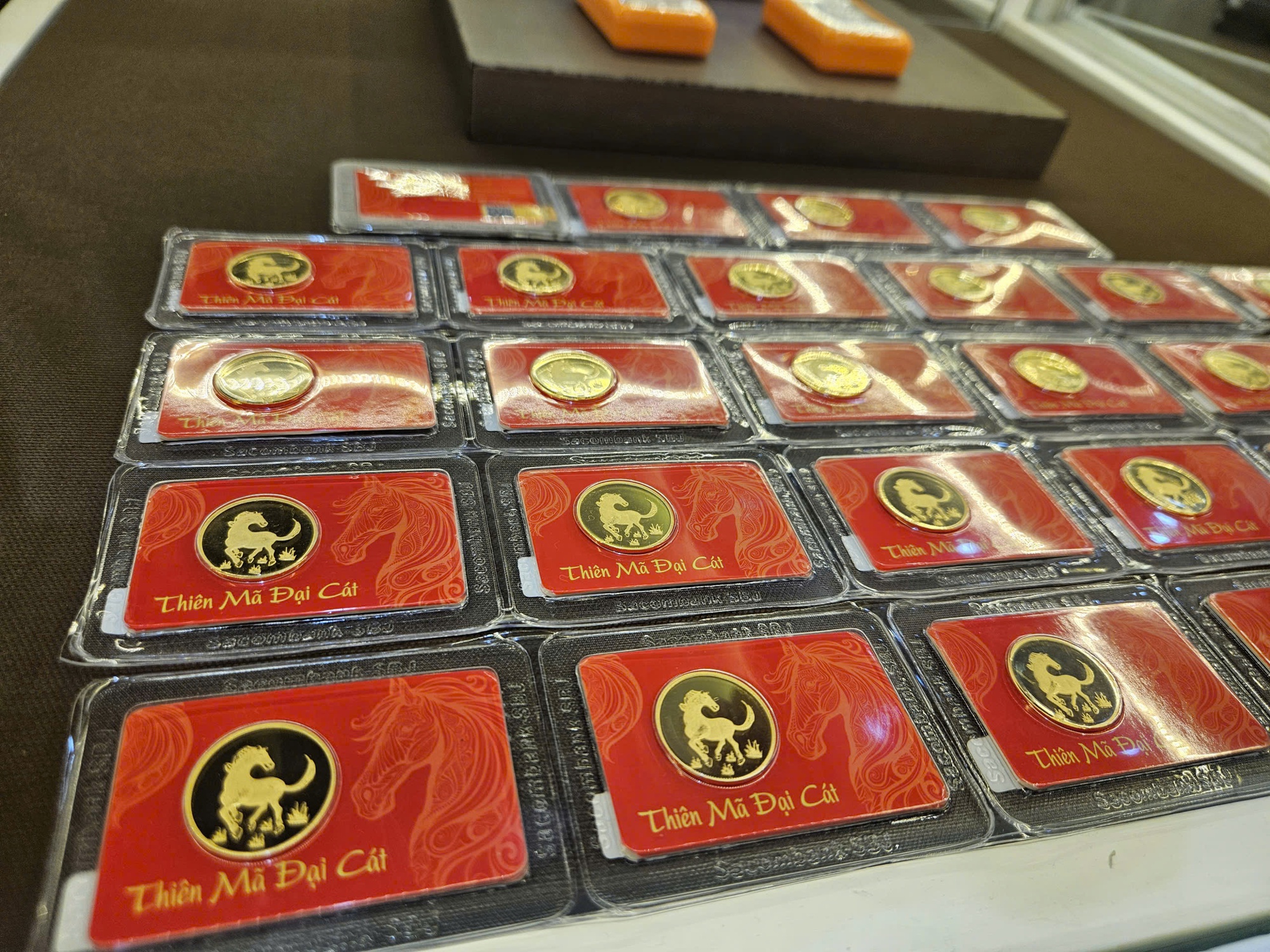 Cuối ngày 15-4, giá vàng miếng tại SJC, Mi Hồng, Bảo Tín Minh Châu giảm nhanh- Ảnh 1. Cuối ngày 15-4, giá vàng miếng tại SJC, Mi Hồng, Bảo Tín Minh Châu giảm nhanh- Ảnh 1.