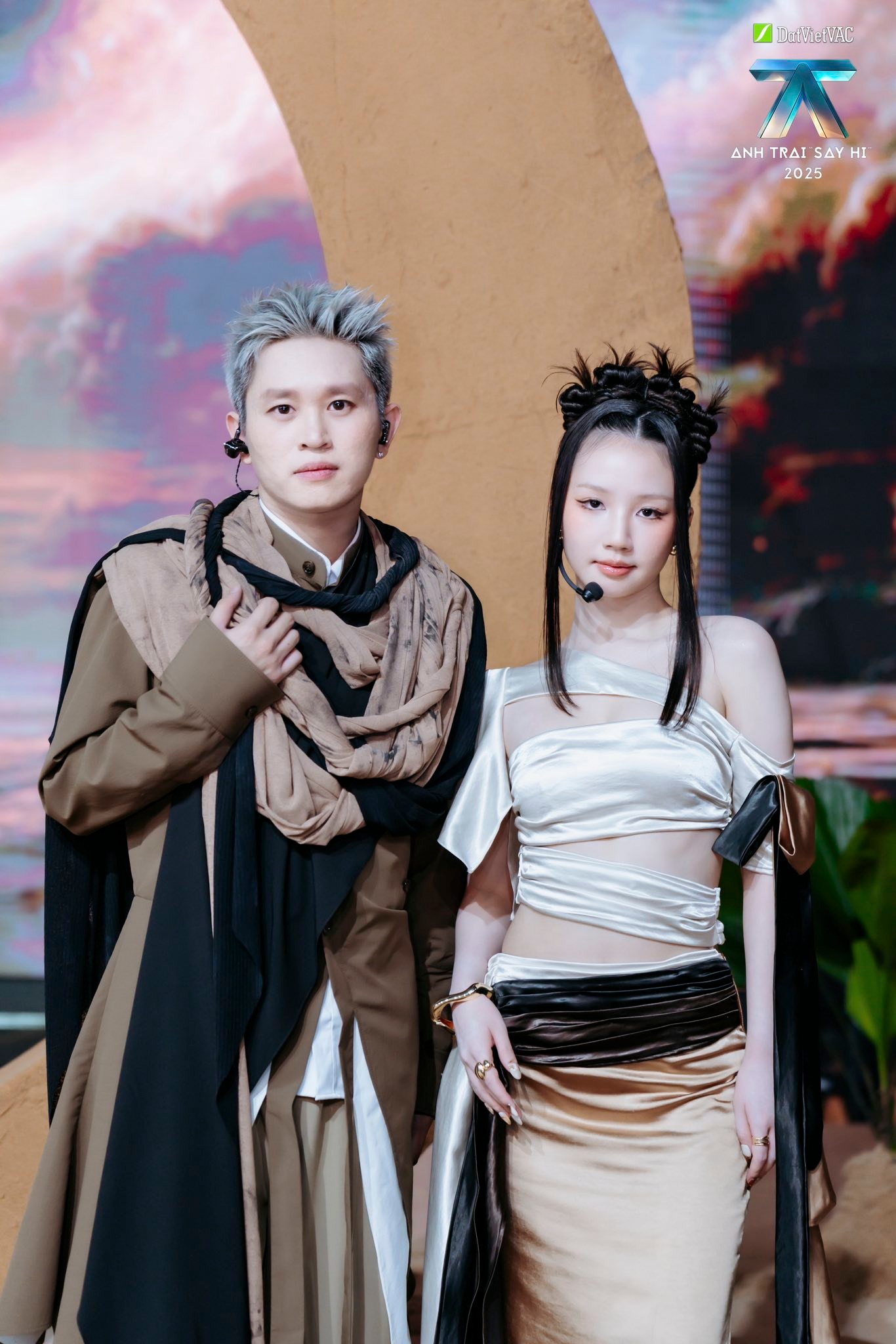 AMEE có mối quan hệ gì với B Ray? - Ảnh 8. AMEE có mối quan hệ gì với B Ray? - Ảnh 8.