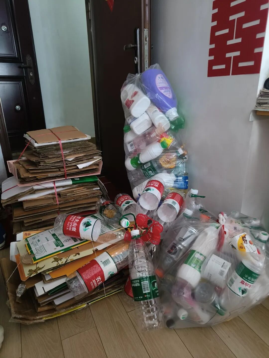 7 th&oacute;i quen dọn nh&agrave; của người phụ nữ 60 tuổi gi&uacute;p kh&ocirc;ng gian lu&ocirc;n gọn g&agrave;ng - c&agrave;ng sống l&acirc;u c&agrave;ng thấy nhẹ đầu, đỡ tốn c&ocirc;ng - Ảnh 1.