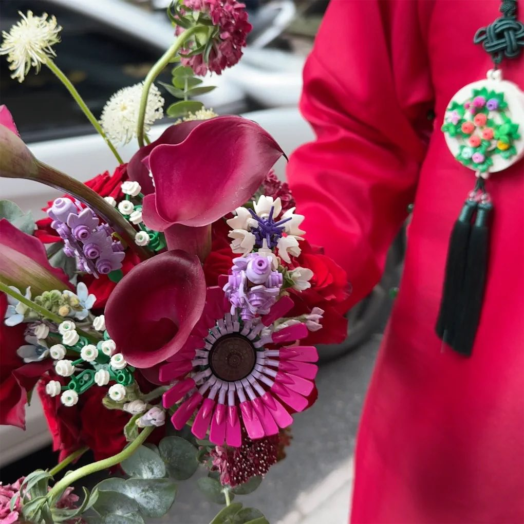 Cặp đ&ocirc;i H&agrave; Nội "chơi lớn": Mang th&uacute; vui đắt đỏ rải khắp đ&aacute;m cưới, b&oacute; hoa c&oacute; 1-0-2 kh&ocirc;ng ai đo&aacute;n nổi- Ảnh 5.