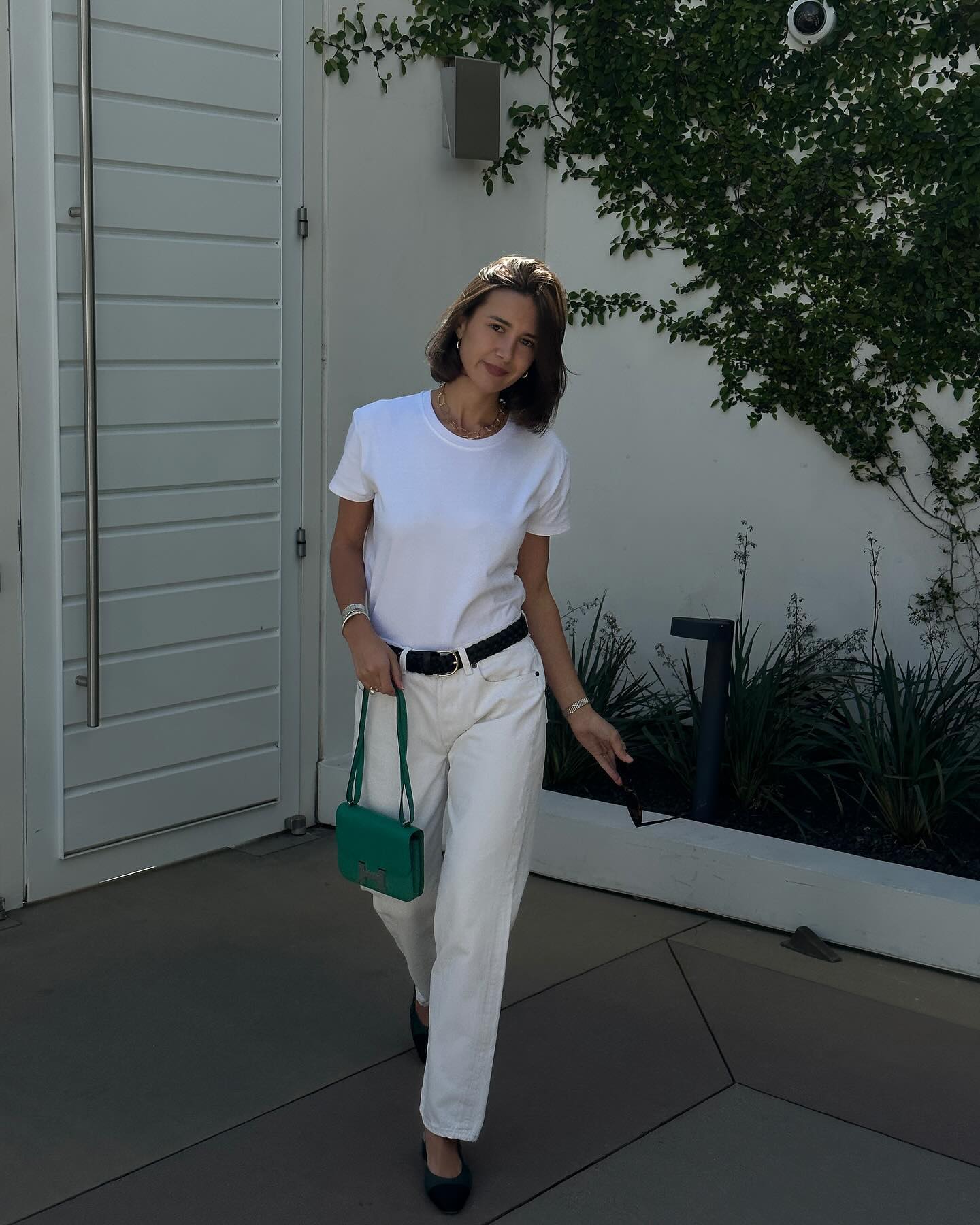 V&igrave; sao phụ nữ Ph&aacute;p th&iacute;ch mặc quần jeans ống đứng suốt 4 m&ugrave;a quanh năm?- Ảnh 9.